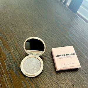 Jones Road: the best eyeshadow.